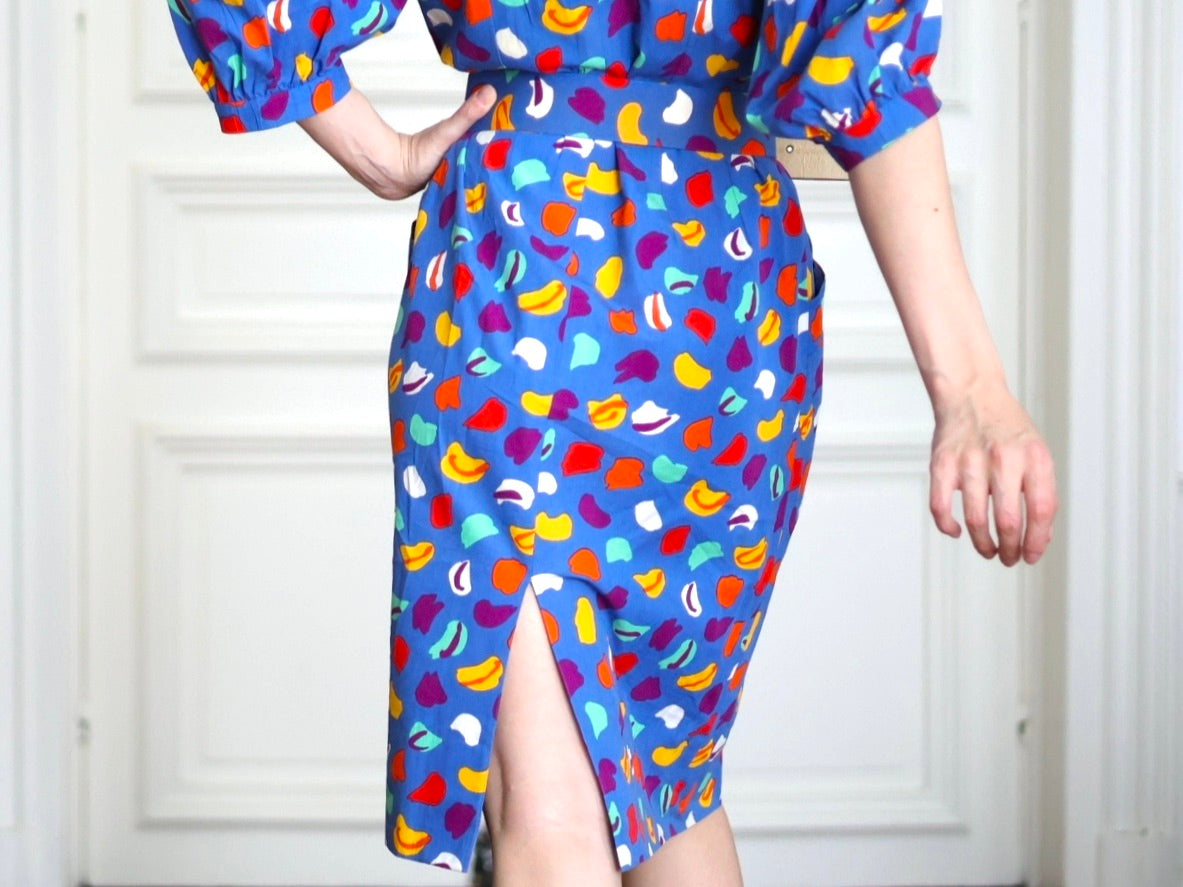 Robe vintage Guy Laroche Boutique Paris des années 1980 à imprimé graphique multicolore et épaules structurées. Pau wu pauwu