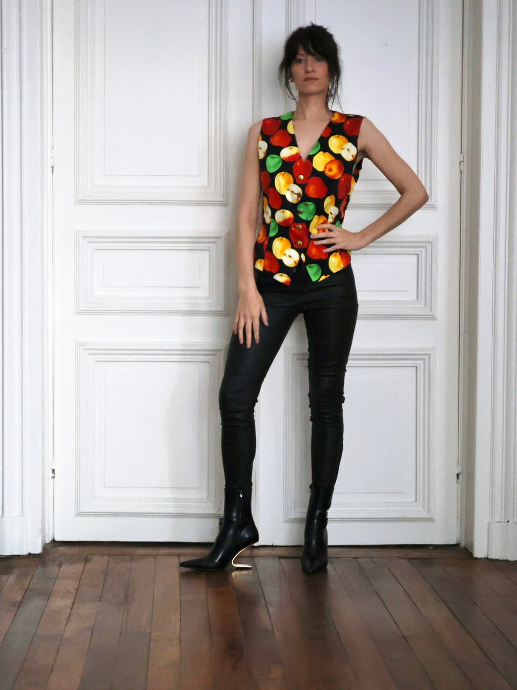 Rare gilet Escada Margaretha Ley à imprimé pommes, fin des années 80 / début 90, silhouette pop couture emblématique de l’âge d’or ESCADA.