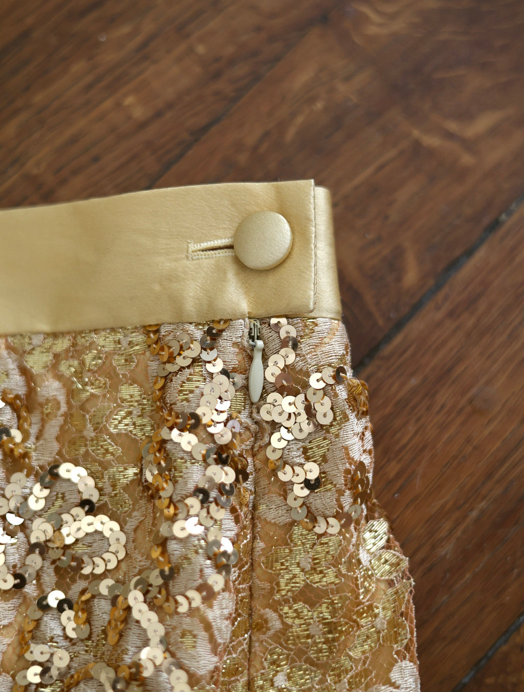 Jupe Escada vintage Margaretha Ley à sequins dorés, dentelle et soie