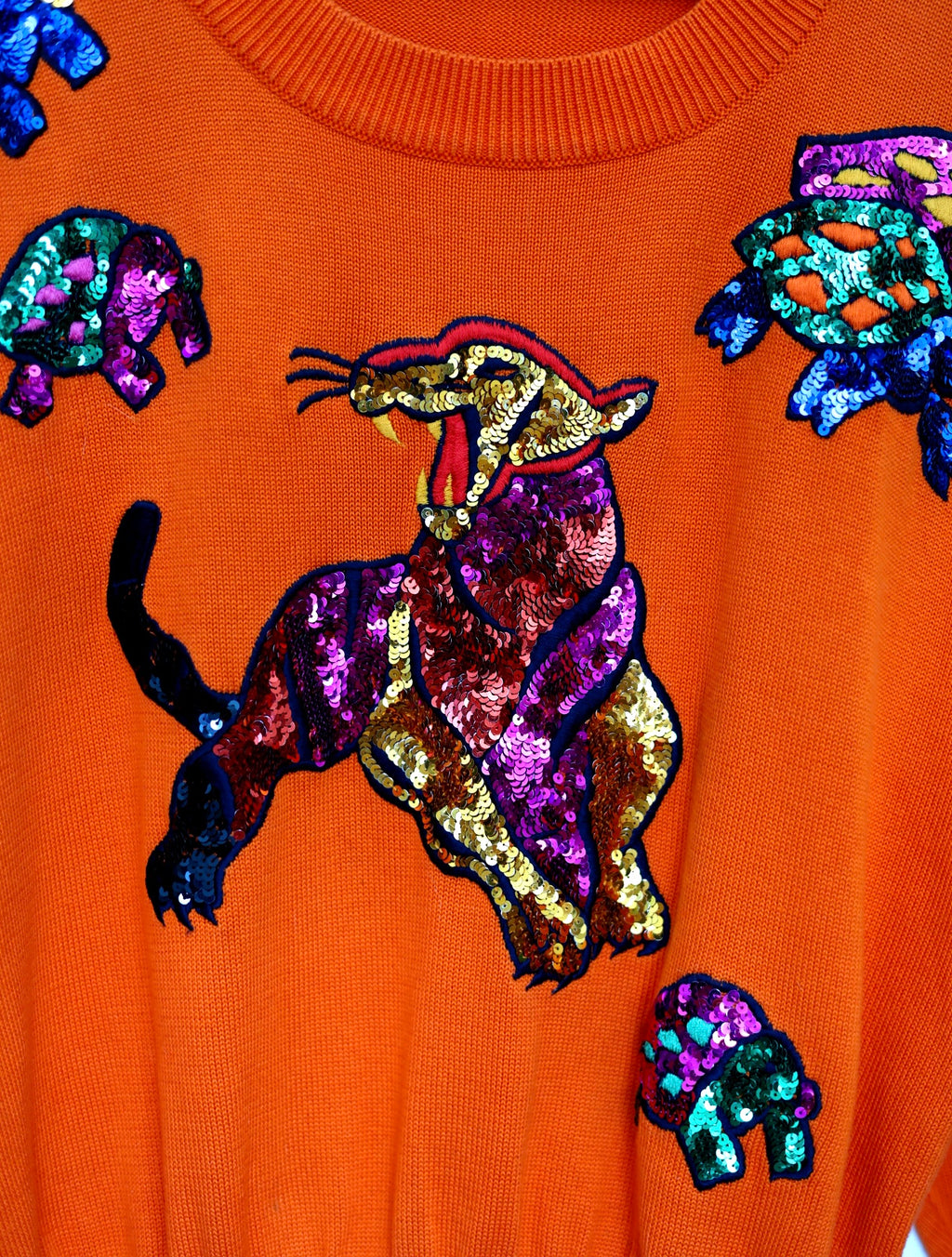 Pull Escada by Margaretha Ley panthère et tortues à sequins