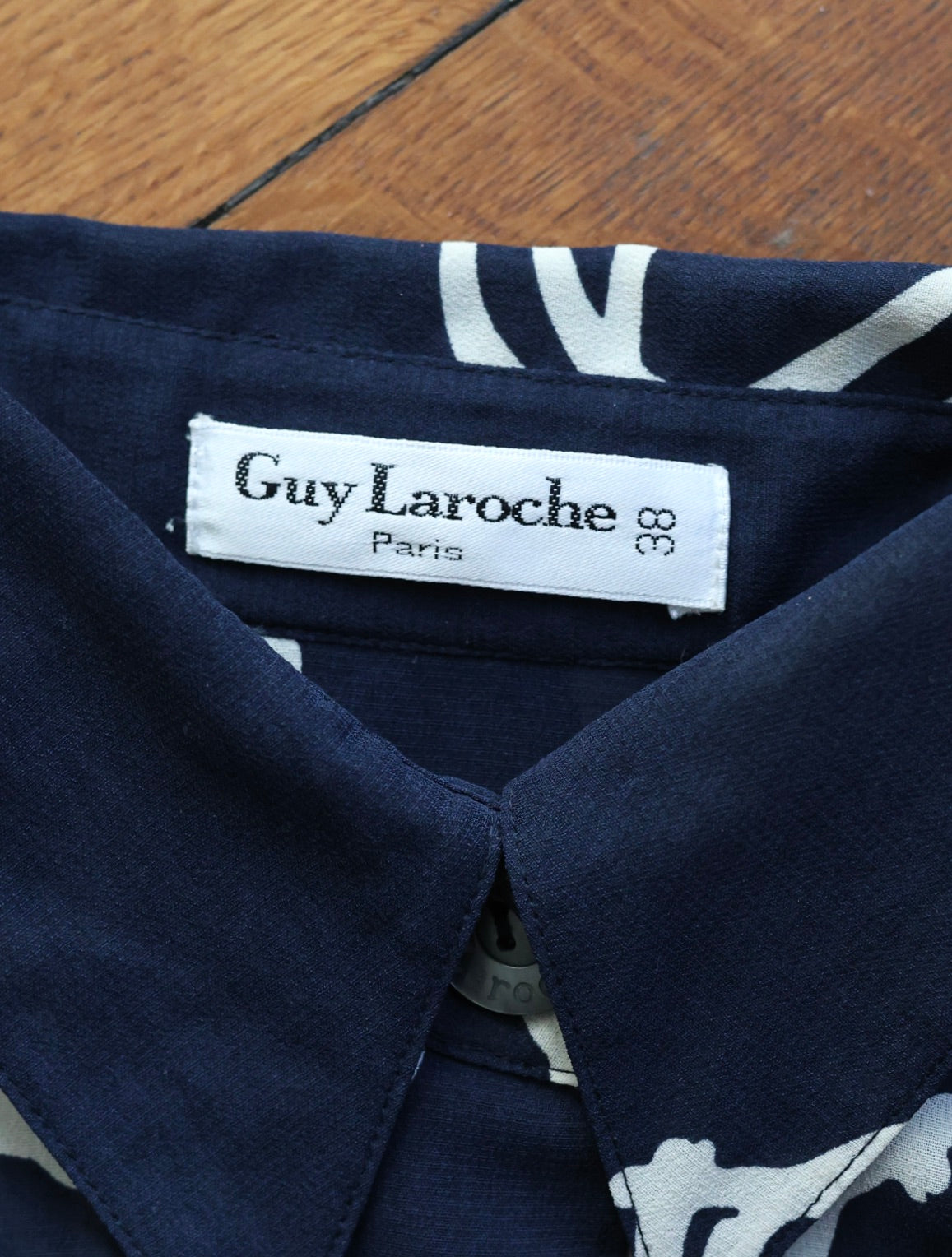 Chemisier vintage Guy Laroche Paris 38  fluide bleu marine imprimé graphique