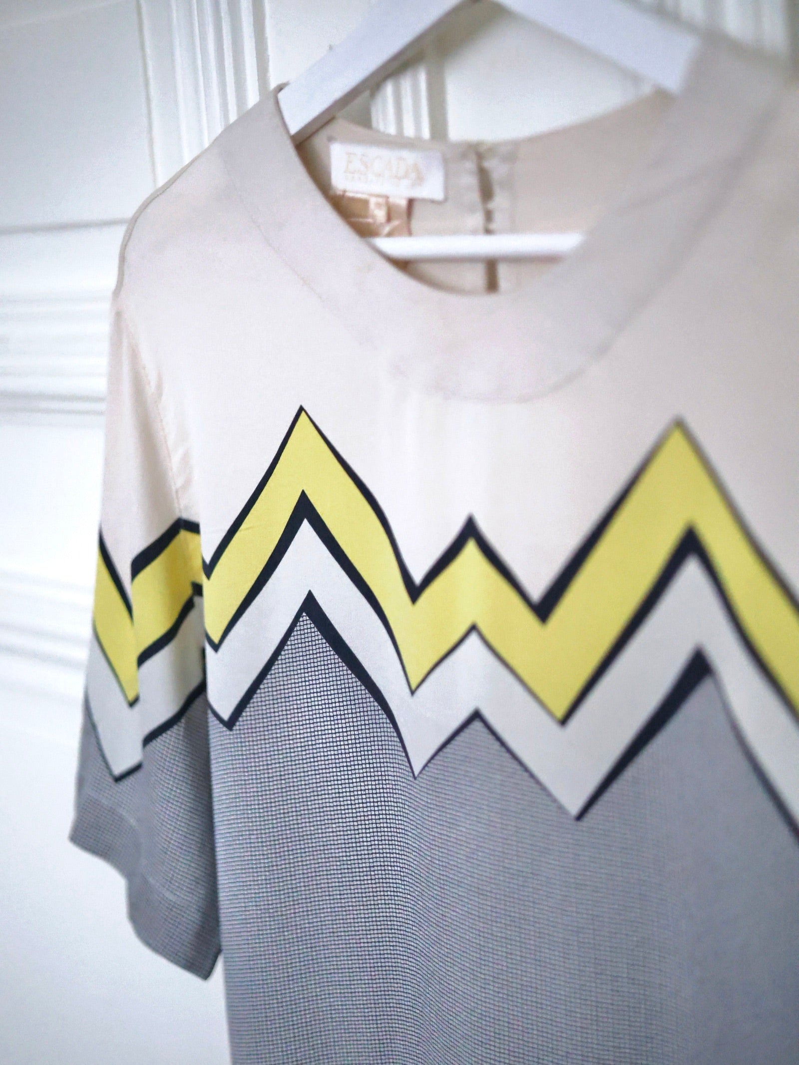Blouse en soie motif zigzag Escada